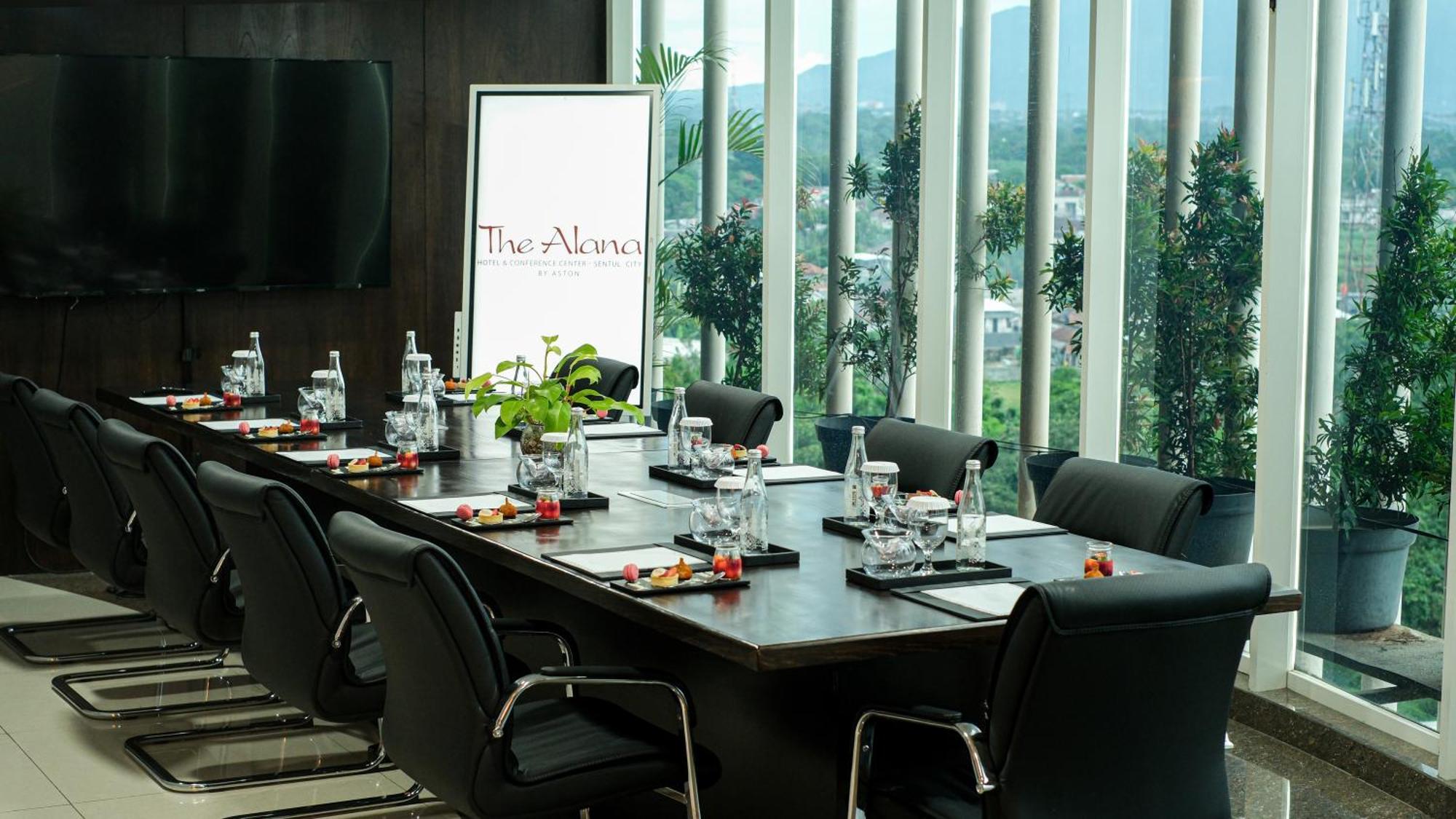 בוגור The Alana Hotel And Conference Sentul City By Aston מראה חיצוני תמונה