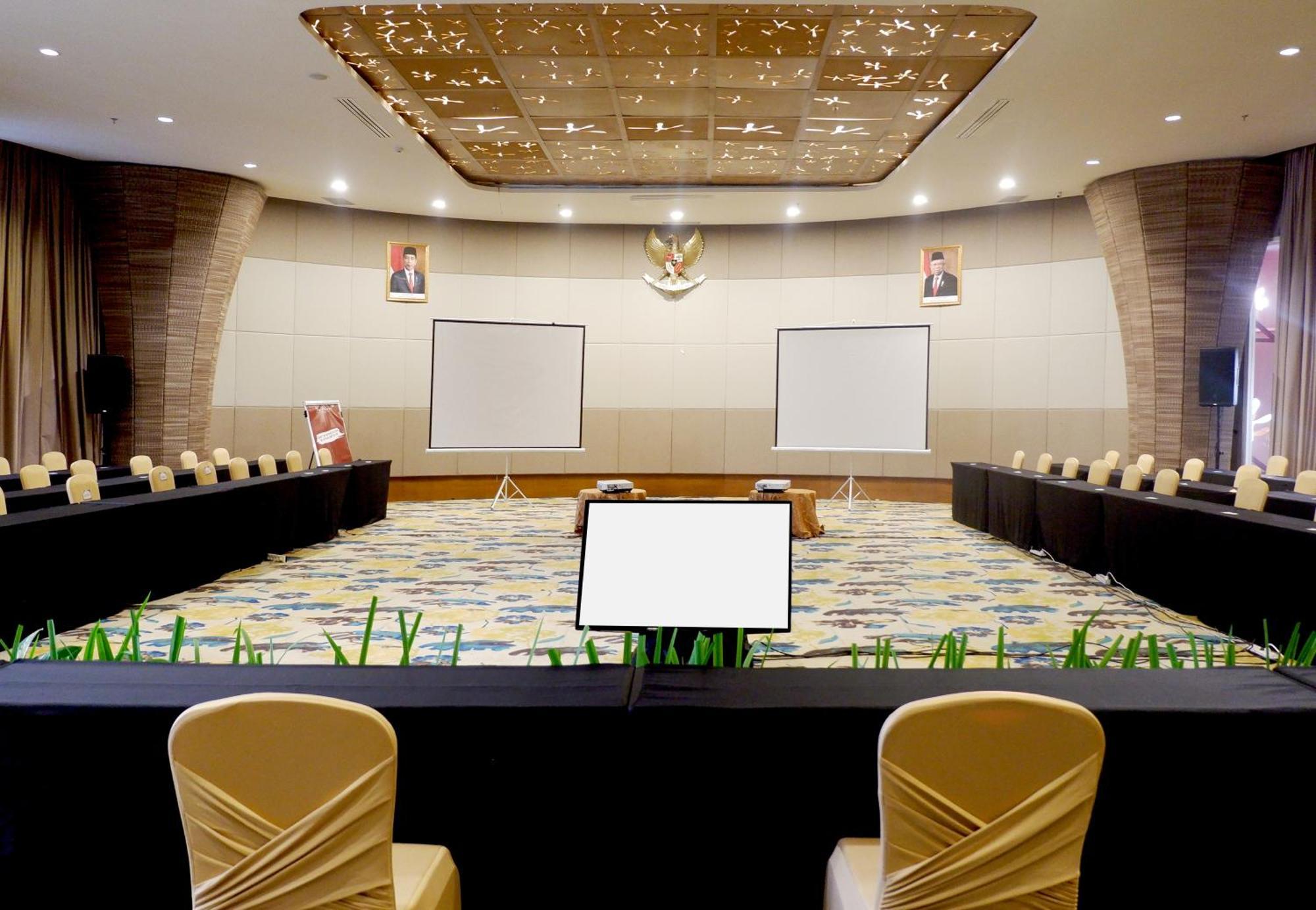 בוגור The Alana Hotel And Conference Sentul City By Aston מראה חיצוני תמונה